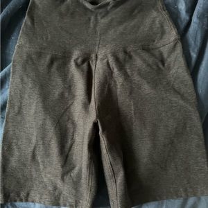 Beyond yoga space dye biker shorts (size m)